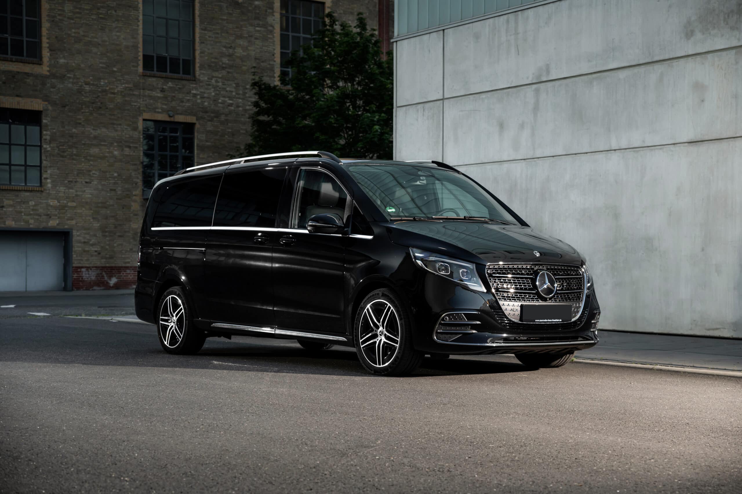 exklusiver Fuhrpark Frankfurt - Entdecken Sie den Chauffeur und Limousinen Service von BEA Limousines aus Frankfurt