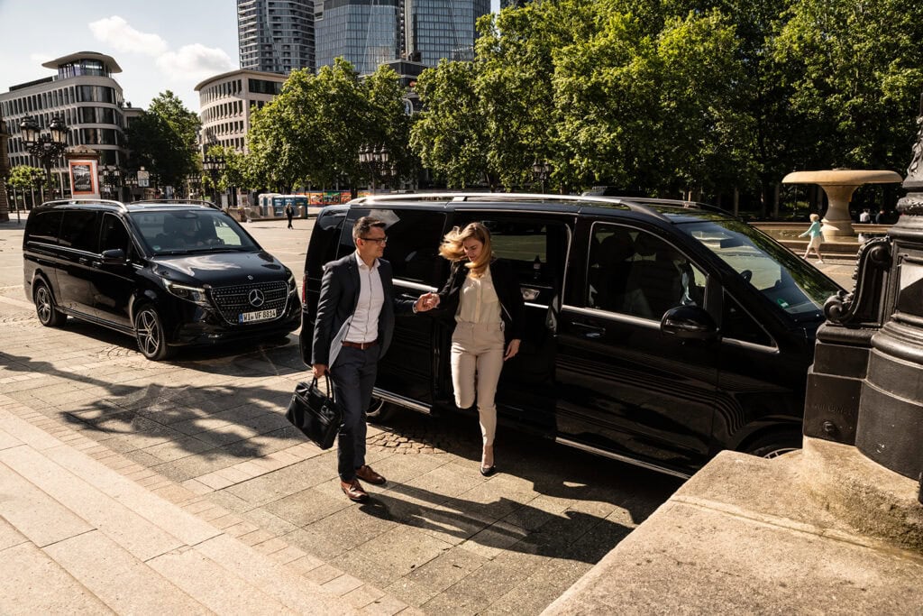 Unvergesslicher Limousinenservice in Düsseldorf für Hochzeit, Jubiläum oder Gala