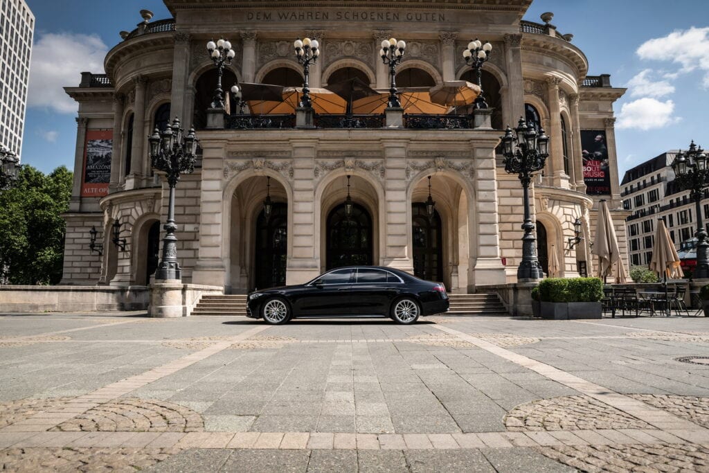 Limousinenservice Frankfurt- Diskret und Professionell | Frankfurt Chauffeur Service | Limousine mieten Frankfurt